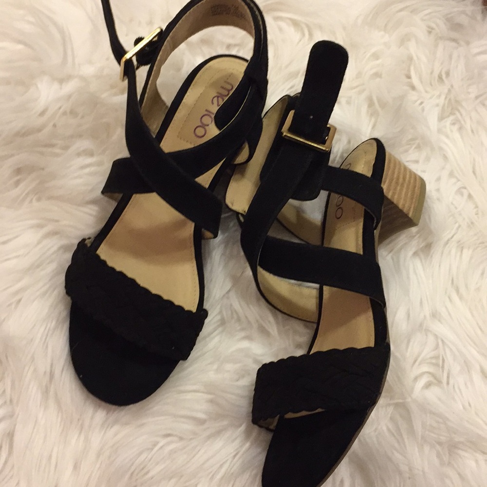 Me too comfy sandals. Size 7